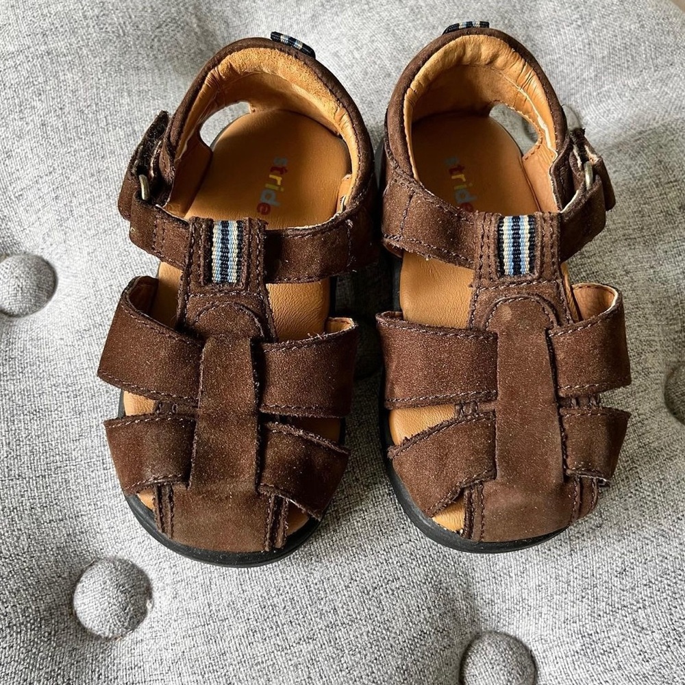 Stride Rite First Mate Boys Sandals, brown, size 5.5 Wide.Run smaller 4.5-5